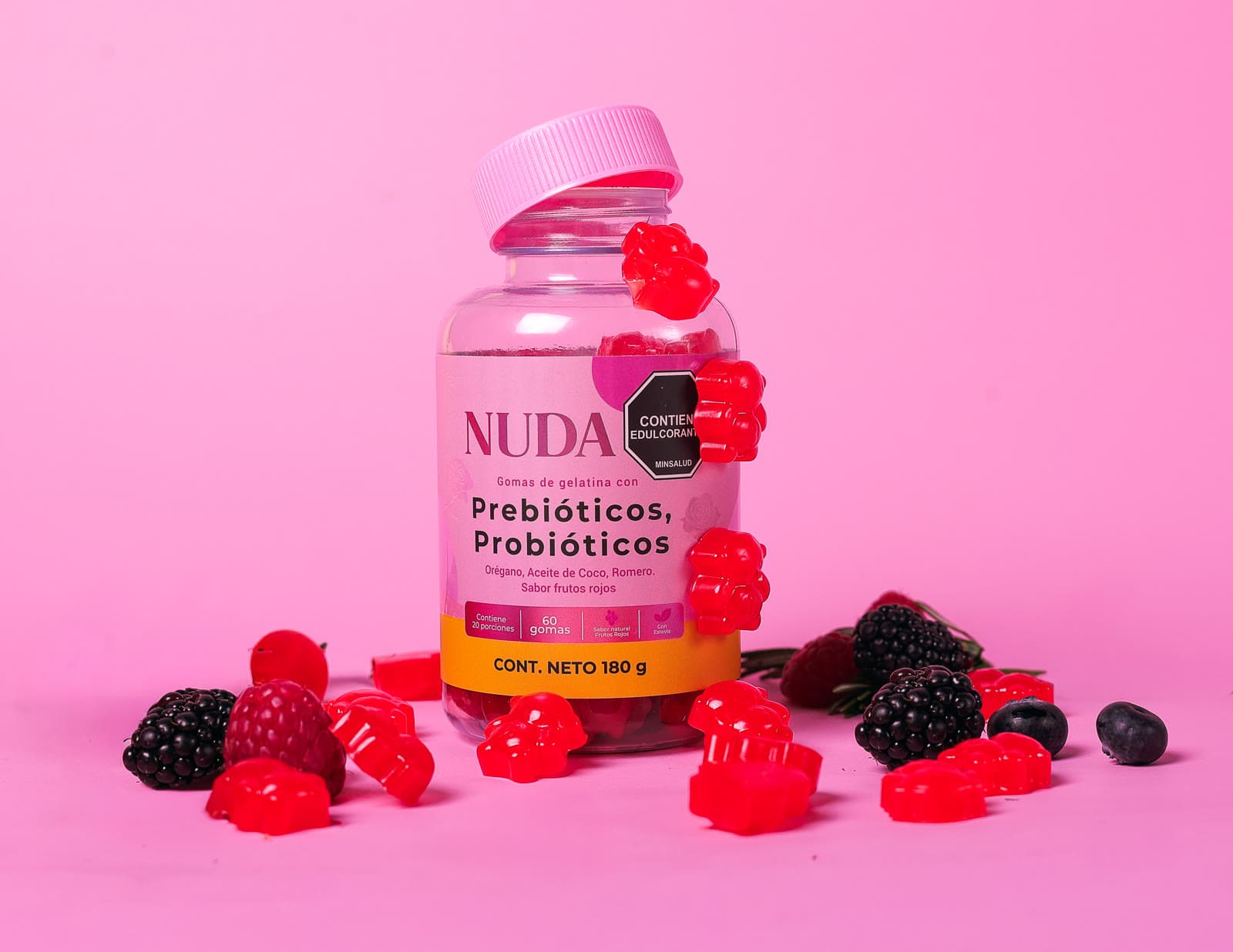 NUDA — frasco abierto con gomas y frutos rojos